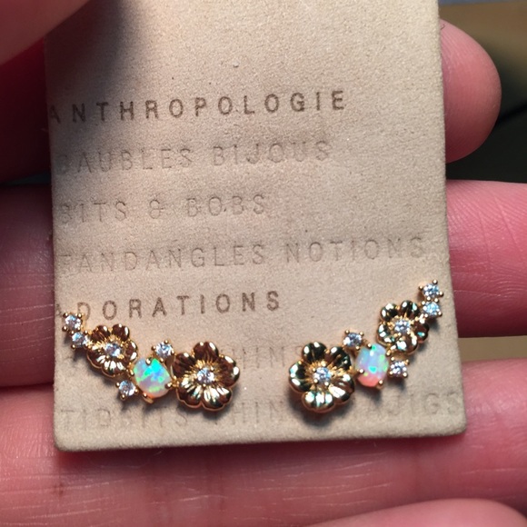 ⚡️SOLD⚡️NWT Anthro Floral Opal Gold Earrings - Picture 4 of 6